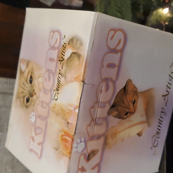 Hugging Kittens Ornament - Picture 6 of 6